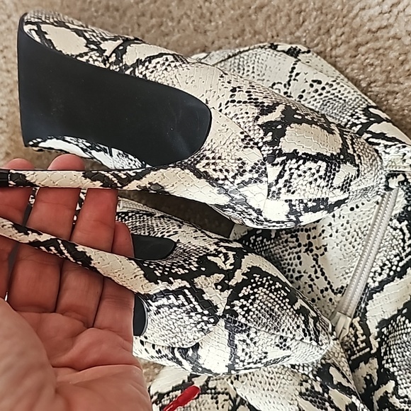 Steeve Madden python over the knee boots - Picture 5 of 8